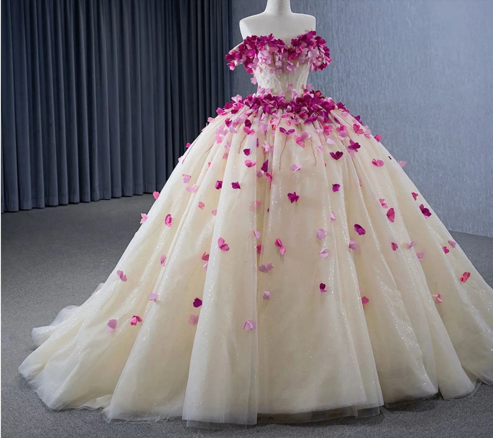 Romantic Heart  Off-the-Shoulder Tulle Quincea?era Dress